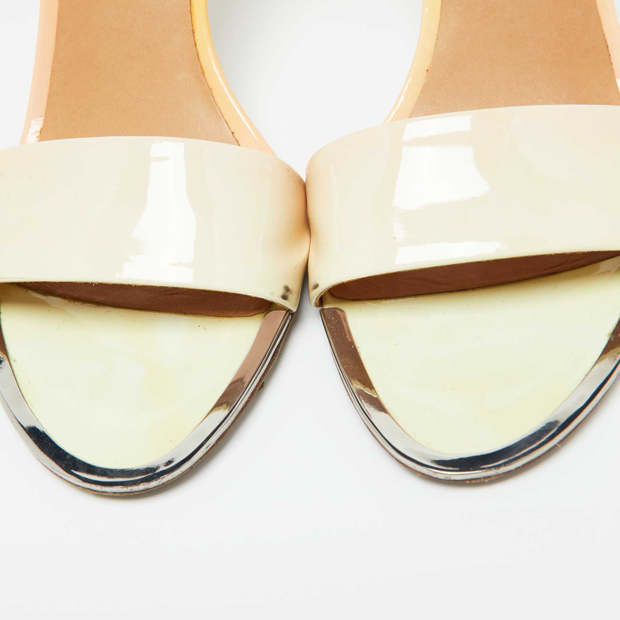 Marc By Marc Jacobs Beige/Yellow Patent Leather Ankle Strap Sandals Size 40