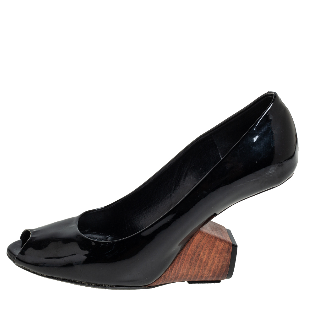 

Marc Jacobs Black Patent Leather Peep Toe Reverse Heel Pumps Size