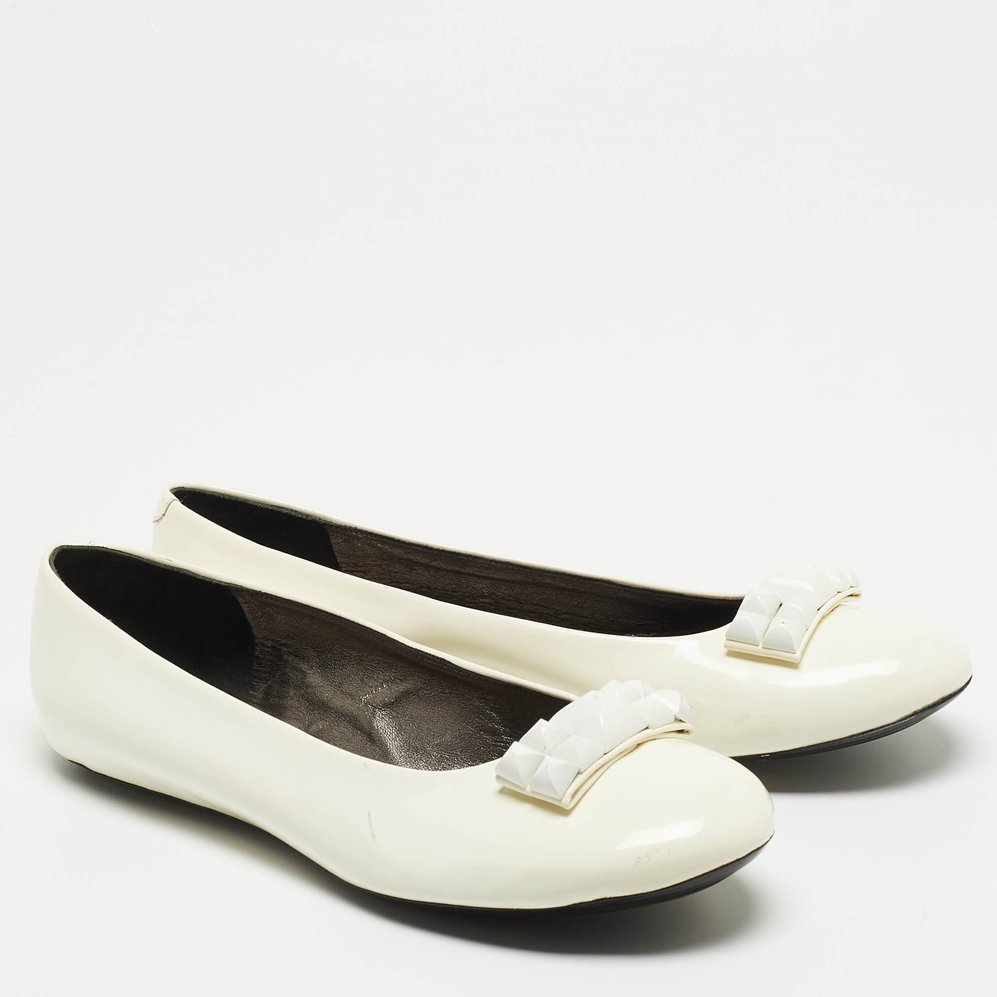 Marc Jacobs Off White Patent Leather Studded Ballet Flats Size 37