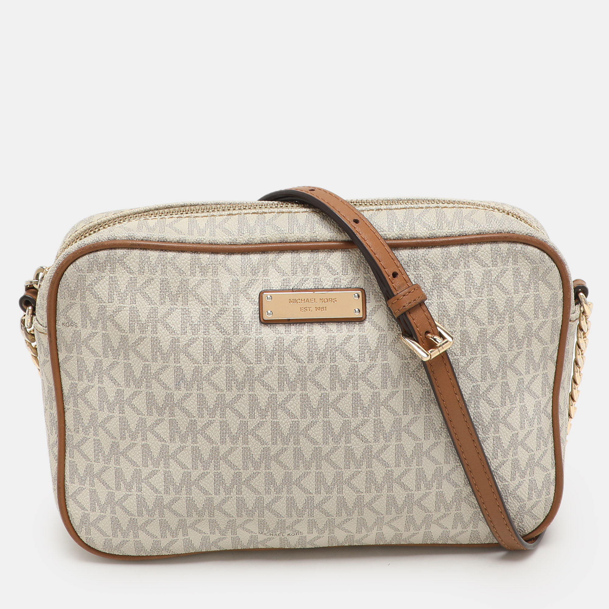 Michael Kors White Signature Coated Canvas Jet Set Travel Camera Crossbody Bag
Michael Kors White Signature Coated Canvas Jet Set Travel Camera Crossbody Bag