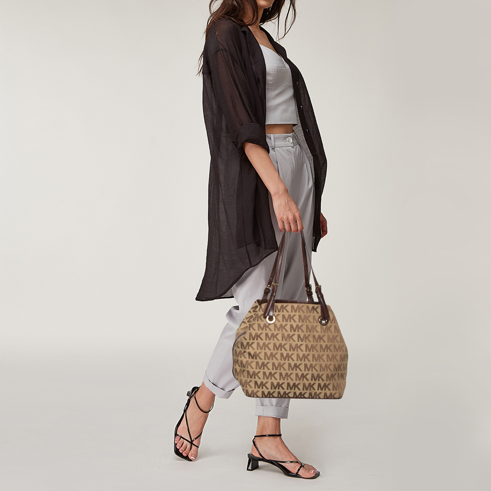 MICHAEL Michael Kors Beige/Brown Signature Canvas and Leather Jet Set Tote
MICHAEL Michael Kors Beige/Brown Signature Canvas and Leather Jet Set Tote