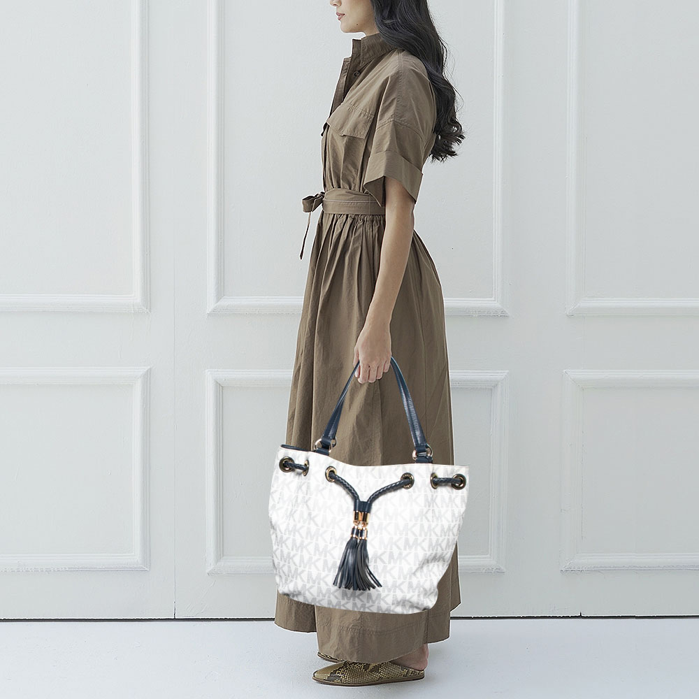 MICHAEL Michael Kors Navy Blue/White Signature Coated Canvas and Leather Gathered Tote
MICHAEL Michael Kors Navy Blue/White Signature Coated Canvas and Leather Gathered Tote