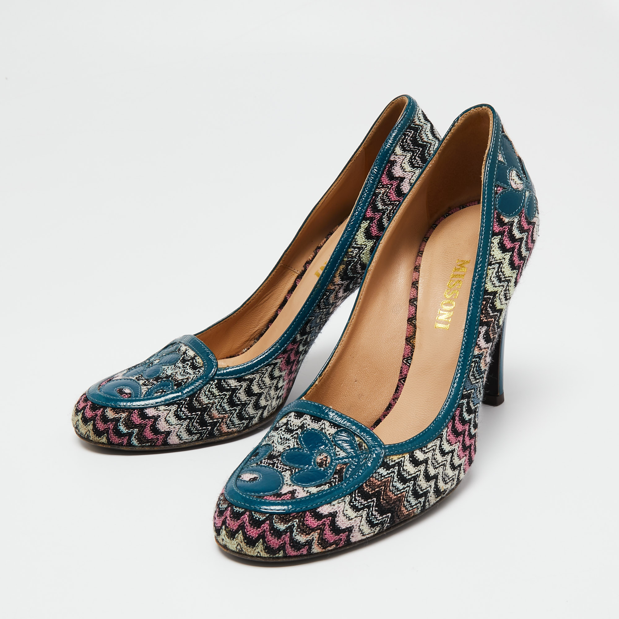 Missoni Multicolor Patterned Knit Fabric and Leather Trim Round Toe Pumps Size
Missoni Multicolor Patterned Knit Fabric and Leather Trim Round Toe Pumps Size