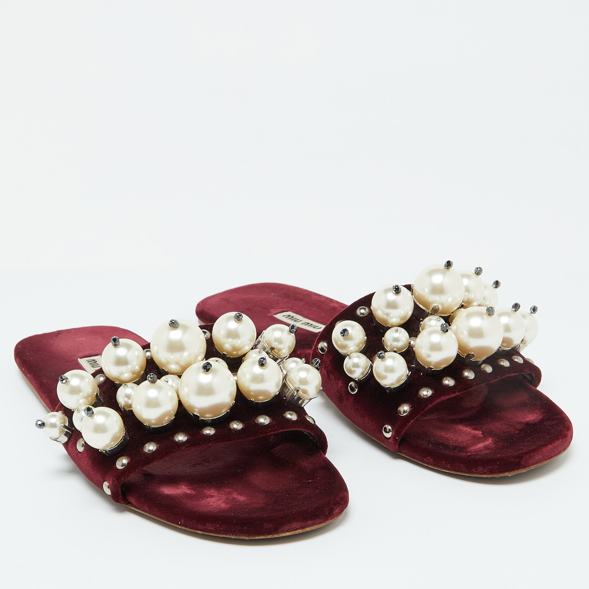 Miu Miu Burgundy Velvet Faux Pearl Embellished Flat Sandals Size 40.5