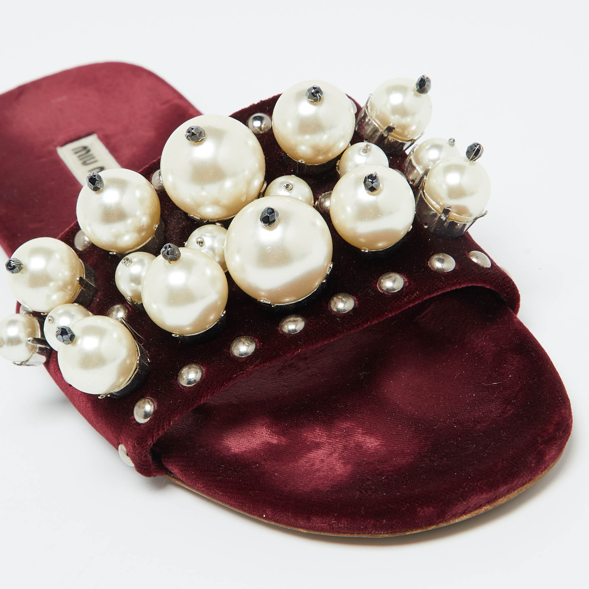 Miu Miu Burgundy Velvet Faux Pearl Embellished Flat Sandals Size 40.5