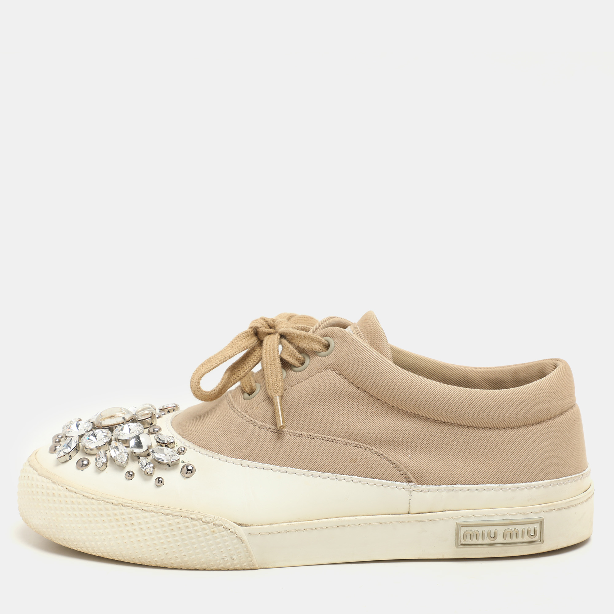 Miu Miu Beige/White Canvas and Rubber Crystal Embellished Cap Toe Sneakers Size
Miu Miu Beige/White Canvas and Rubber Crystal Embellished Cap Toe Sneakers Size