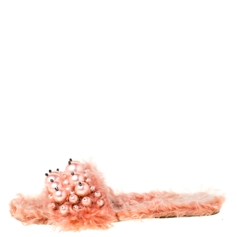 Miu Miu Light Pink Faux Fur With Swarovski Crystal And Pearl Embellishment Flat Slides Size
Miu Miu Light Pink Faux Fur With Swarovski Crystal And Pearl Embellishment Flat Slides Size