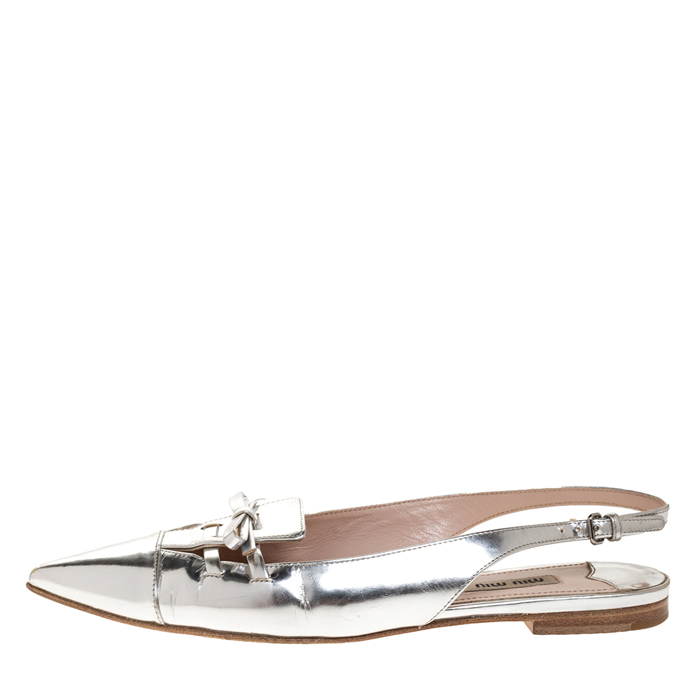 Miu Miu Silver Foil Leather Pointed Toe Bow Slingback Flat Sandals Size, Metallic
Miu Miu Silver Foil Leather Pointed Toe Bow Slingback Flat Sandals Size, Metallic
