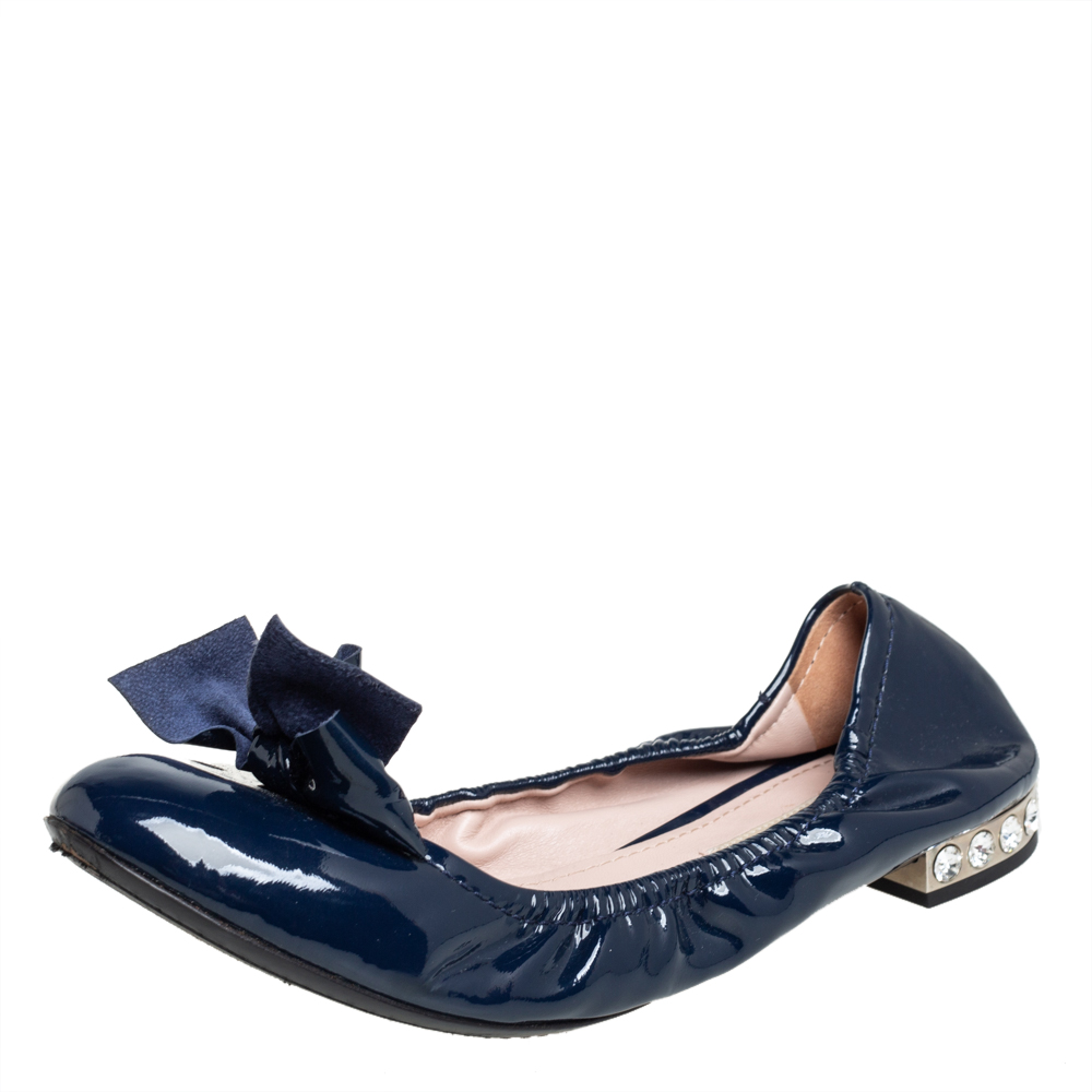 Miu Miu Navy Blue Patent Leather Bow Detail Crystal Embellished Heel Scrunch Ballet Flats Size 40