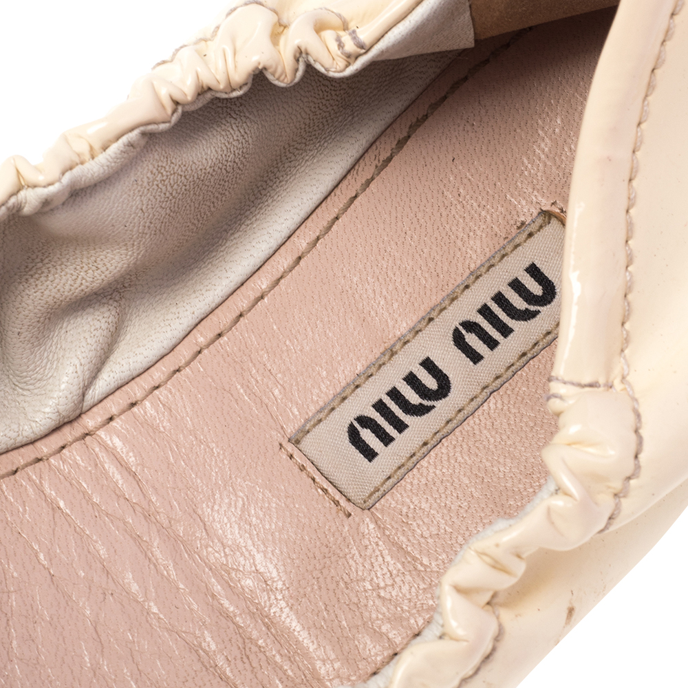 Miu Miu Cream Patent Leather Crystal Embellished Scrunch Ballet Flats Size 36