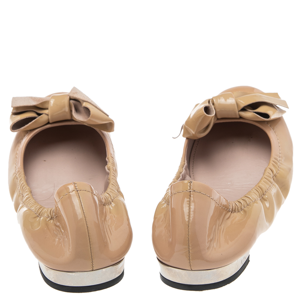 Miu Miu Beige Patent Leather Bow Scrunch Ballet Flats Size 36.5