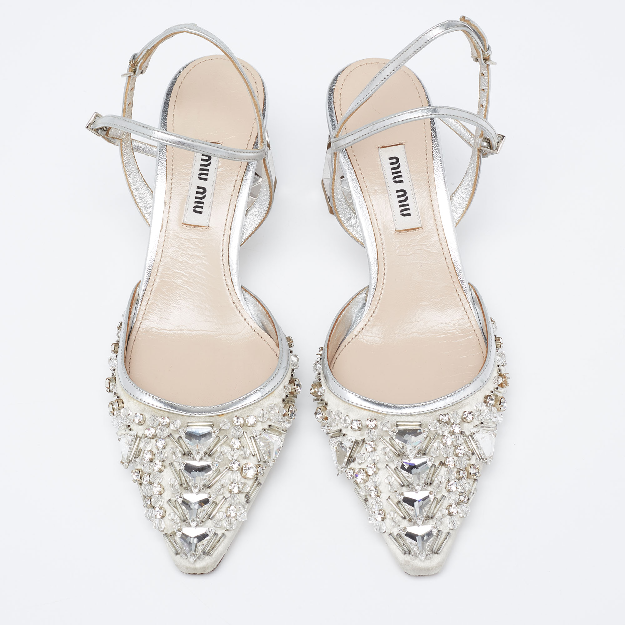 Miu Miu Silver/Grey Leather And Satin Crystal Embellished Block Heel Sandals Size
Miu Miu Silver/Grey Leather And Satin Crystal Embellished Block Heel Sandals Size