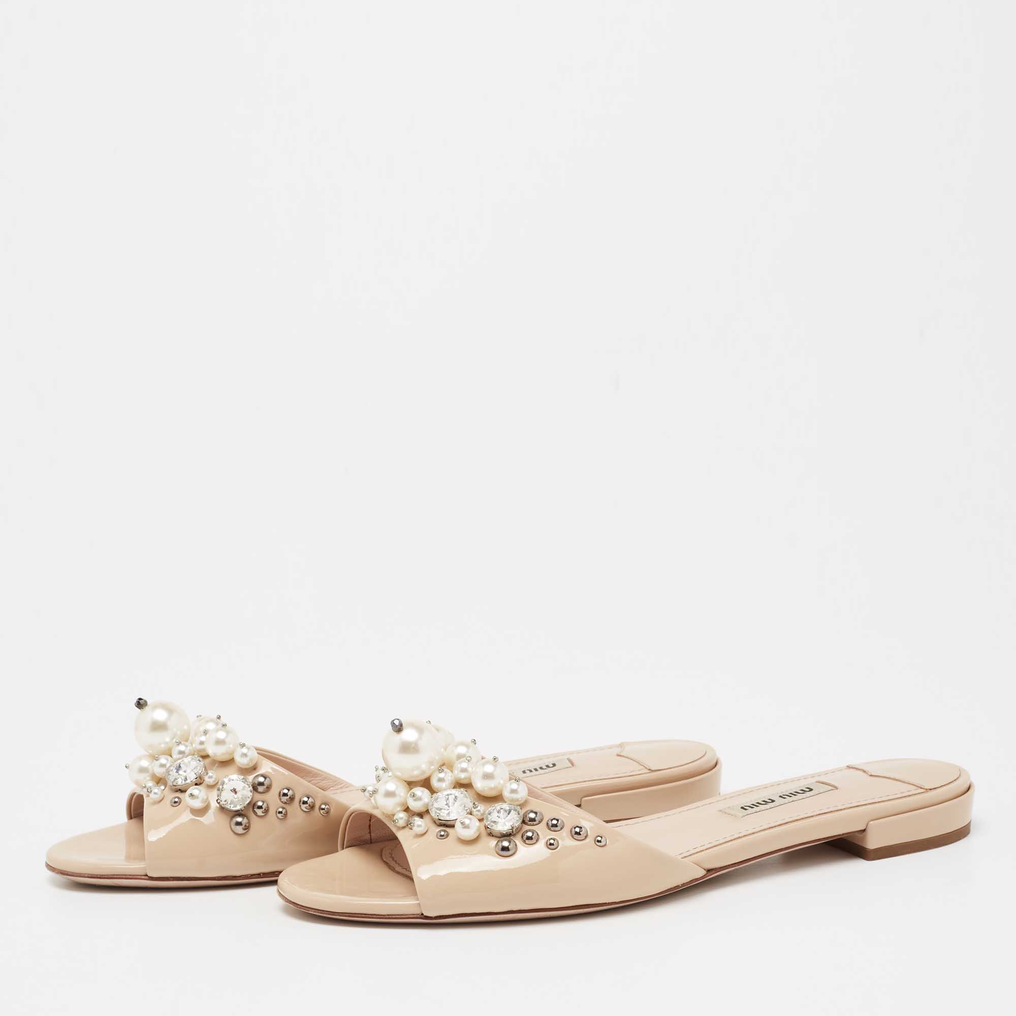 Miu Miu Beige Patent Leather Pearl Embellished Flats Size 
Miu Miu Beige Patent Leather Pearl Embellished Flats Size