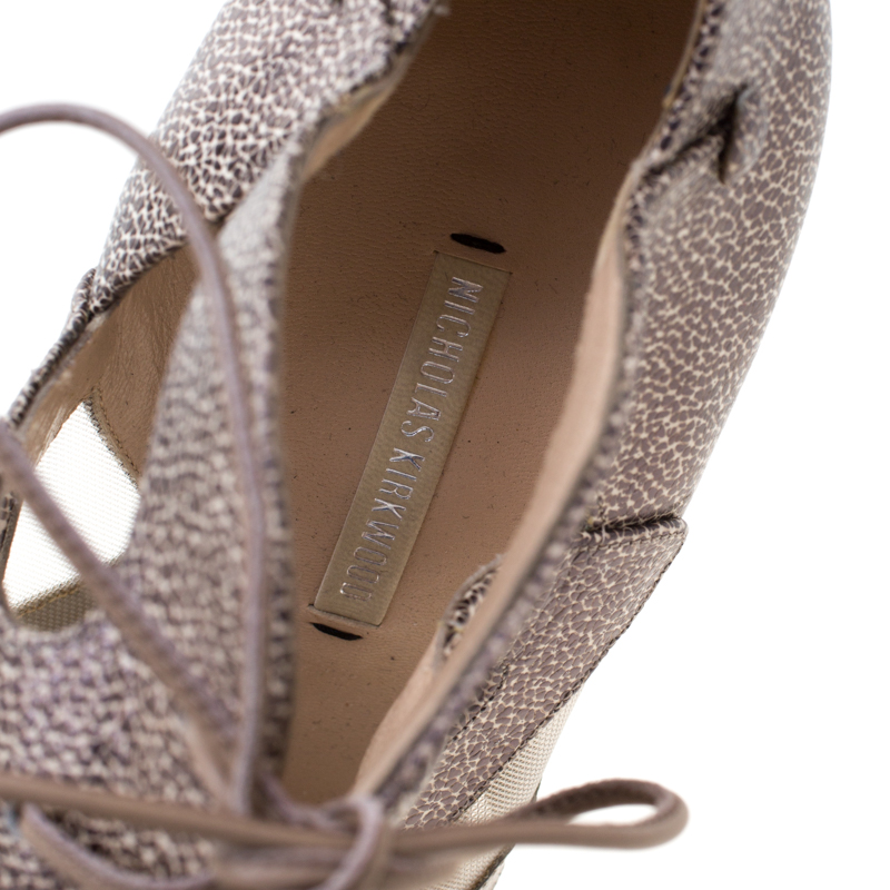 Nicholas Kirkwood Black/White Textured Leather And Mesh Lace Up Platform Sandals Size 39