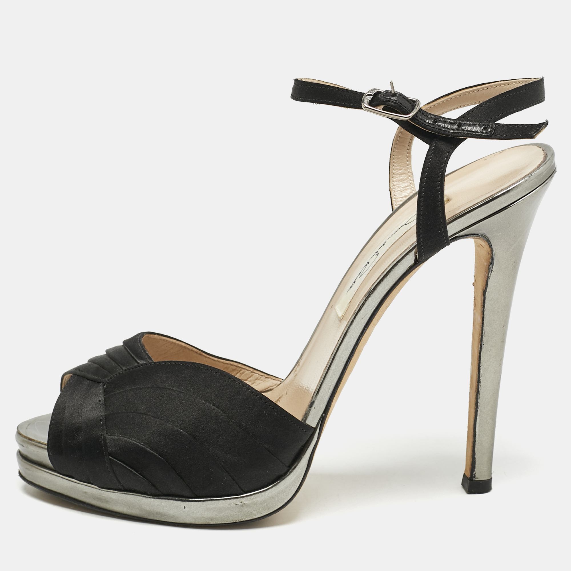 Oscar de la Renta Black Satin Pleated Ankle Strap Sandals Size
Oscar de la Renta Black Satin Pleated Ankle Strap Sandals Size