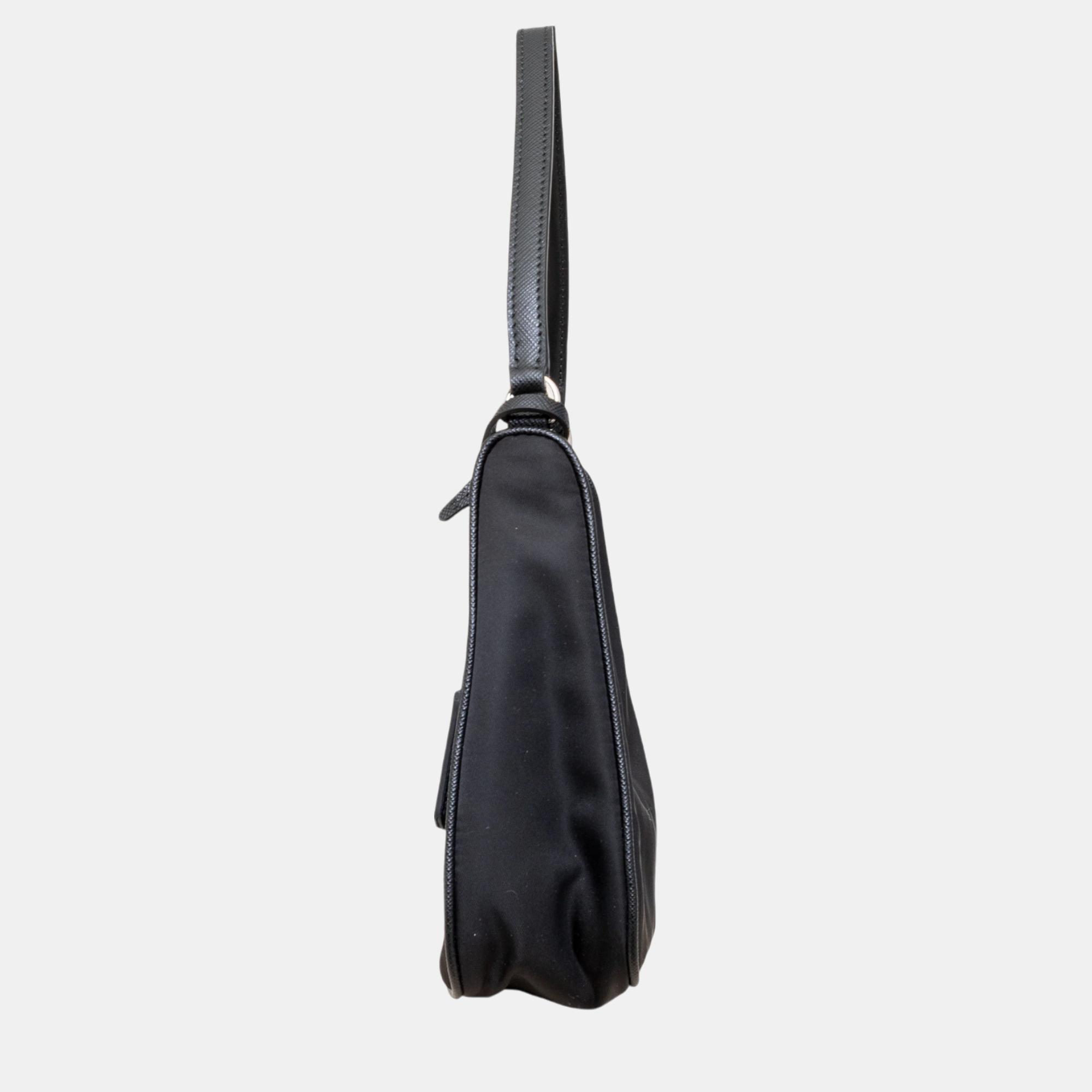 Prada Black Nylon Onesize Re-Edition 2005 Shoulder Bags