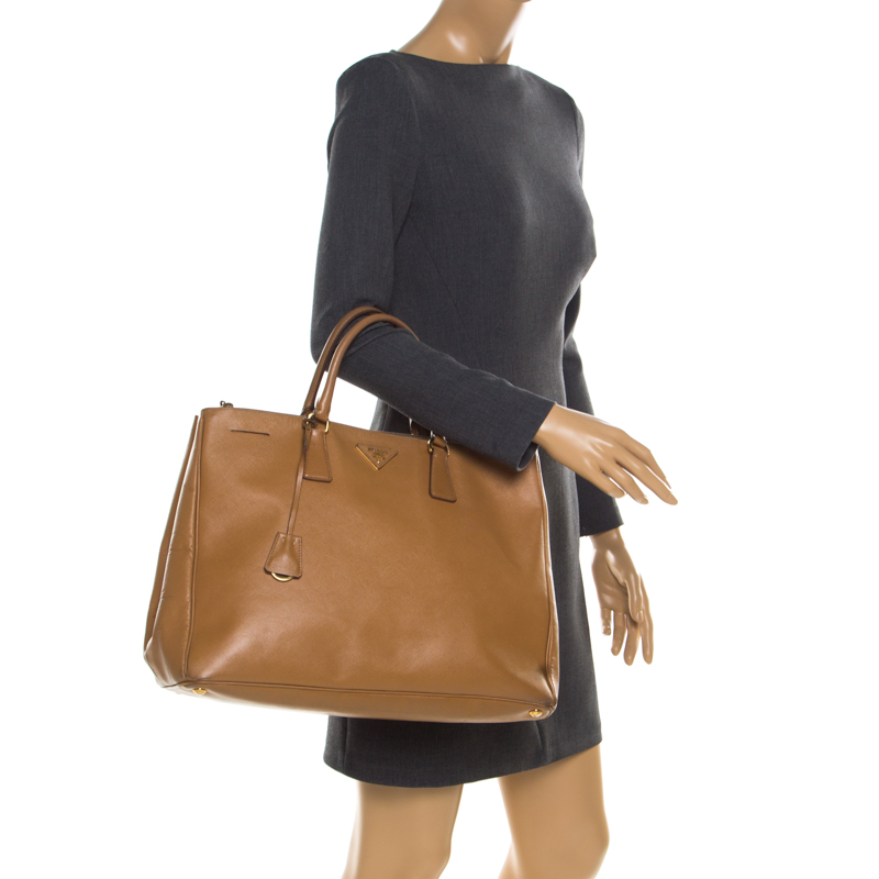 Prada Brown Saffiano Leather Executive Double Zip Tote
Prada Brown Saffiano Leather Executive Double Zip Tote