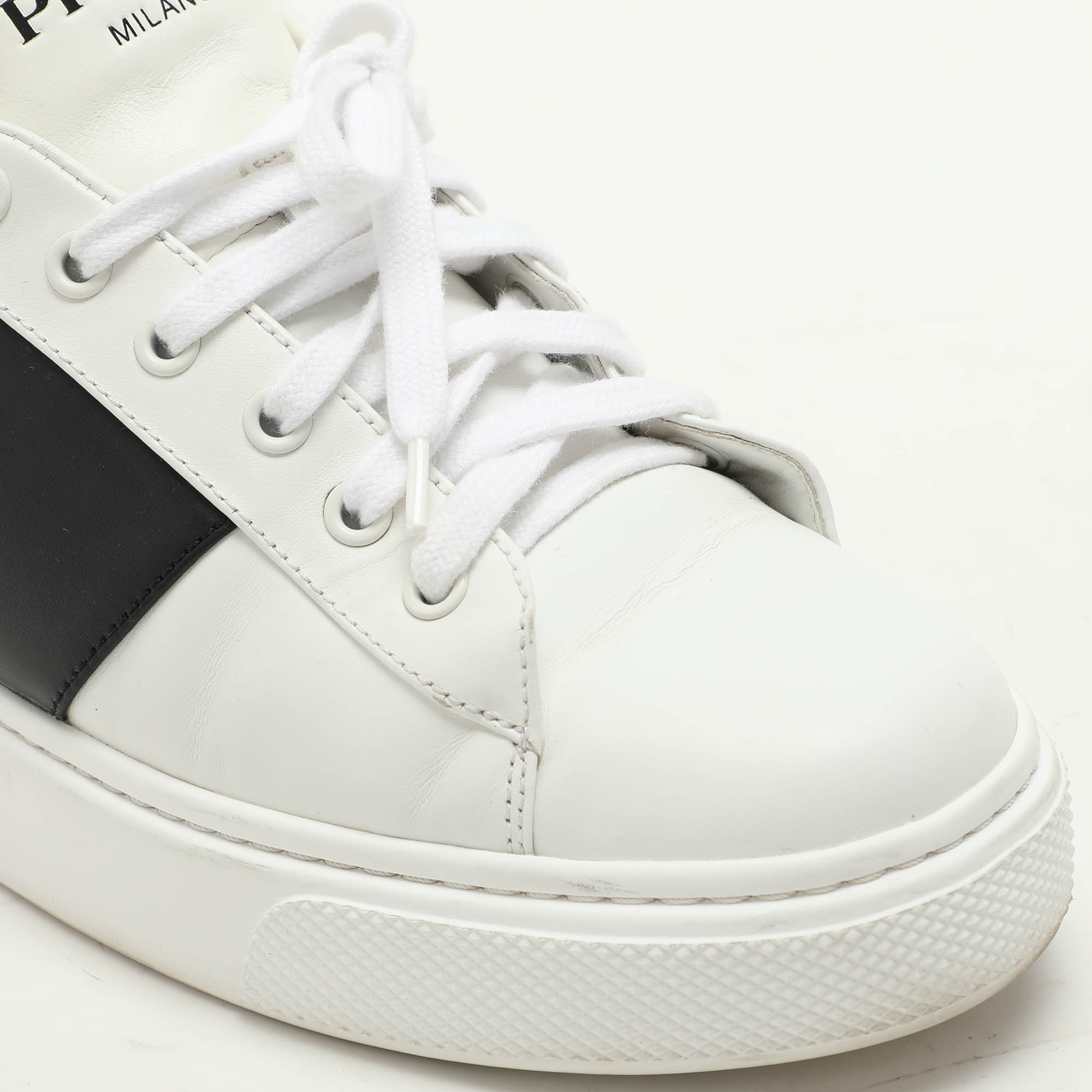 Prada White/Black Leather Low Top Sneakers Size 38.5