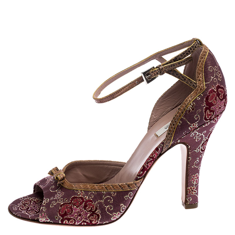 Prada Dark Pink Metallic Paisley Print Fabric and Lizard Trim Bow Open Toe Ankle Strap Sandals Size
Prada Dark Pink Metallic Paisley Print Fabric and Lizard Trim Bow Open Toe Ankle Strap Sandals Size
