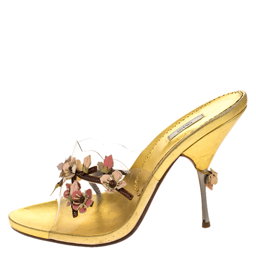 

Prada Metallic Gold Leather And PVC Leather Flower Embellished Slide Sandals Size
