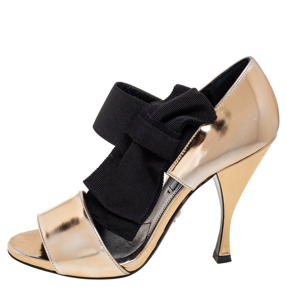 Prada Gold/Black Mirror Leather and Fabric Bow Sandals Size
Prada Gold/Black Mirror Leather and Fabric Bow Sandals Size