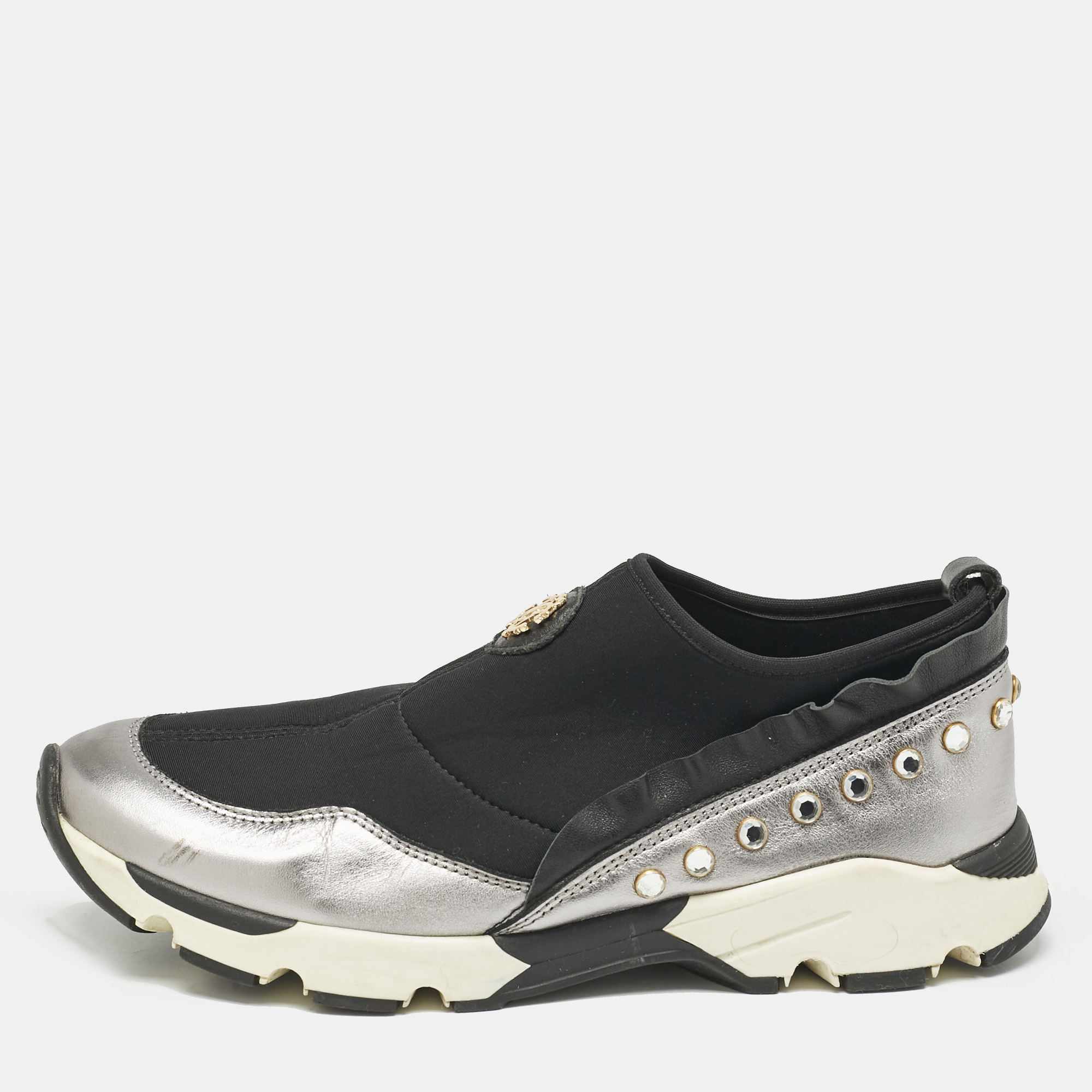 Roberto Cavalli Black/Silver Nylon and Leather Crystal Embellished Slip On Sneakers Size
Roberto Cavalli Black/Silver Nylon and Leather Crystal Embellished Slip On Sneakers Size