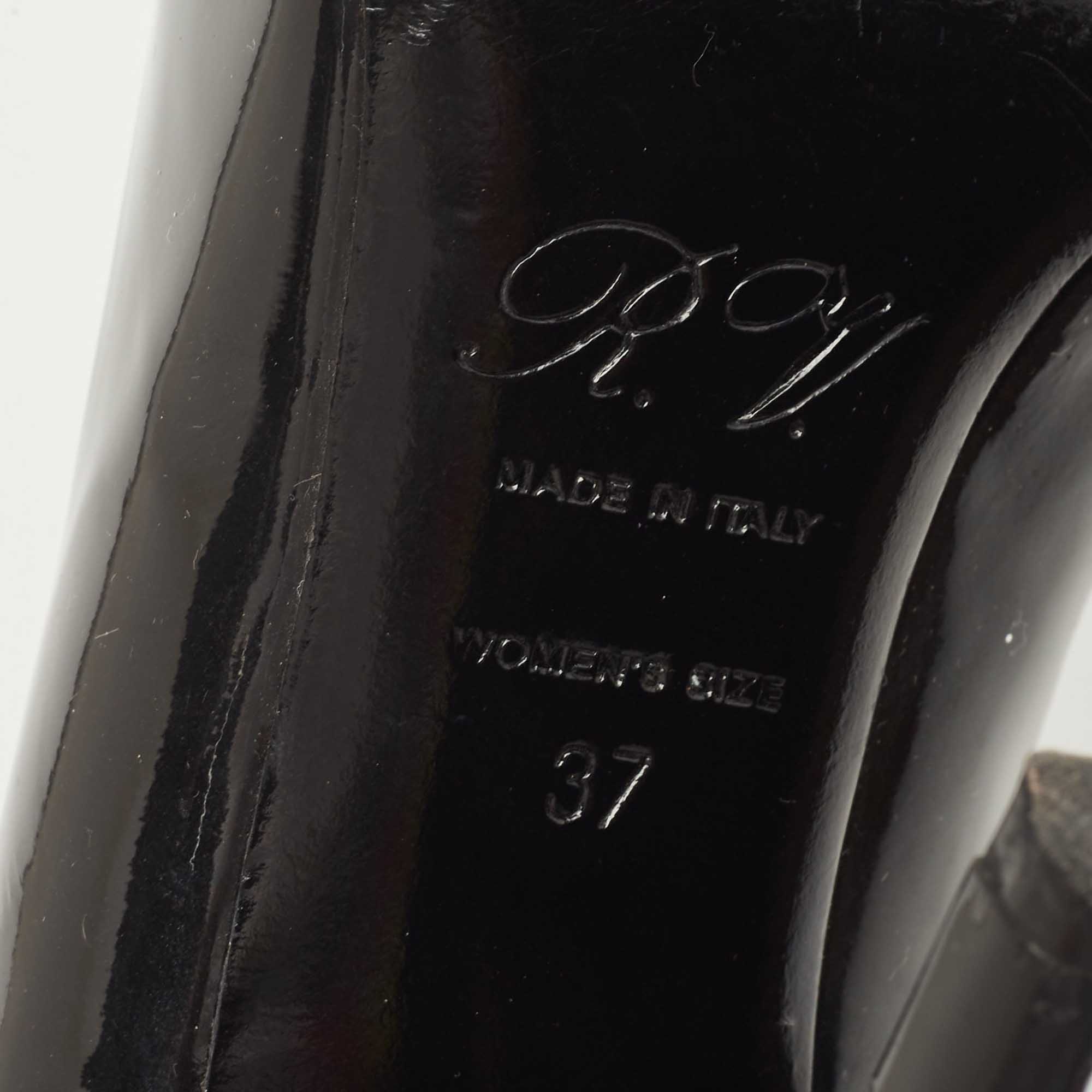 Roger Vivier Black Patent Leather Belle Pumps Size 37