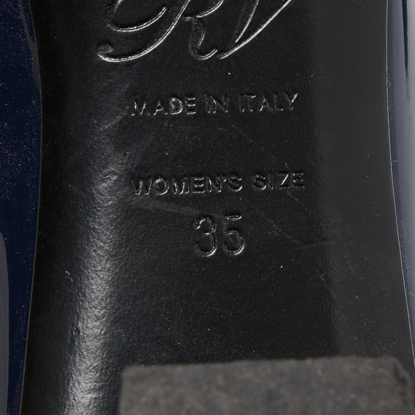 Roger Vivier Navy Blue Patent Leather Belle Vivier Pumps Size 35