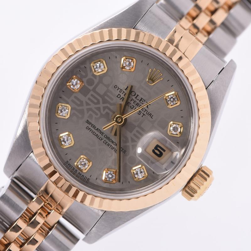 Rolex Silver Diamonds 18K Yellow Gold And Stainless Steel Datejust 69173 Women's Wristwatch 26 MM
Rolex Silver Diamonds 18K Yellow Gold And Stainless Steel Datejust 69173 Women's Wristwatch 26 MM