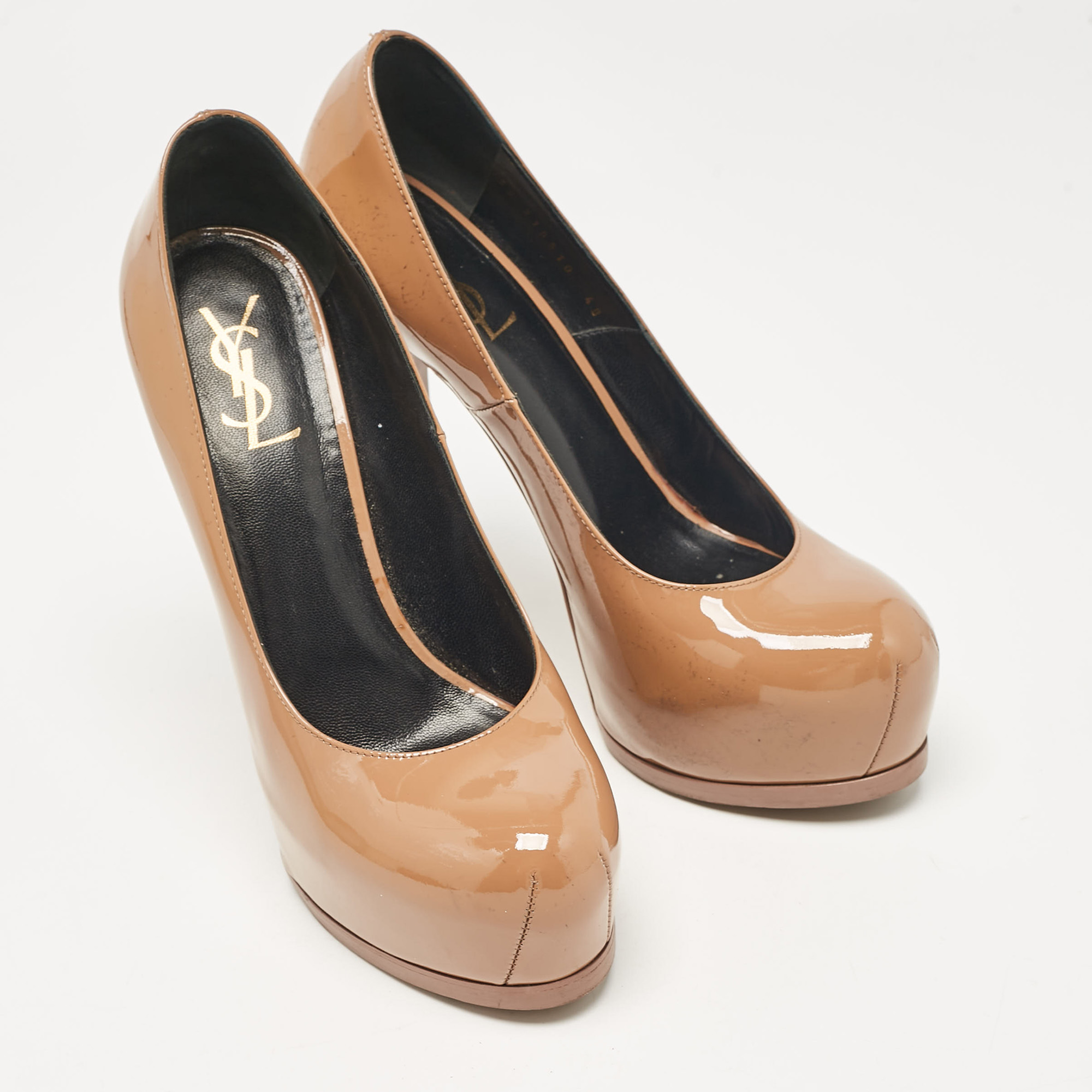 Saint Laurent Beige Patent Leather Tribtoo Pumps Size 40