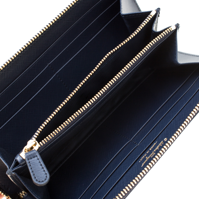 Salvatore Ferragamo Blue Indie Kid Leather Double Gancio Zip Around Wallet
Salvatore Ferragamo Blue Indie Kid Leather Double Gancio Zip Around Wallet