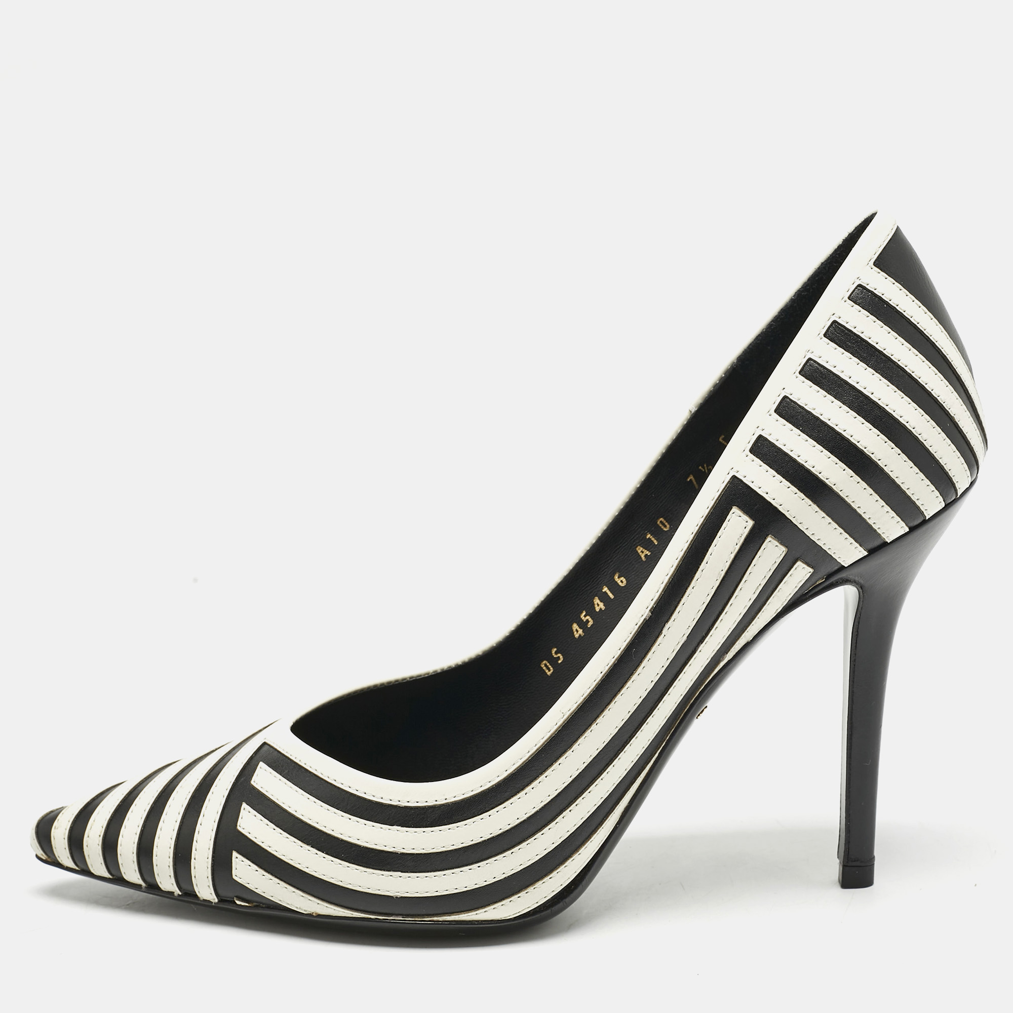 Salvatore Ferragamo Black/White Leather Susi Graph Pumps Size 38
Salvatore Ferragamo Black/White Leather Susi Graph Pumps Size 38