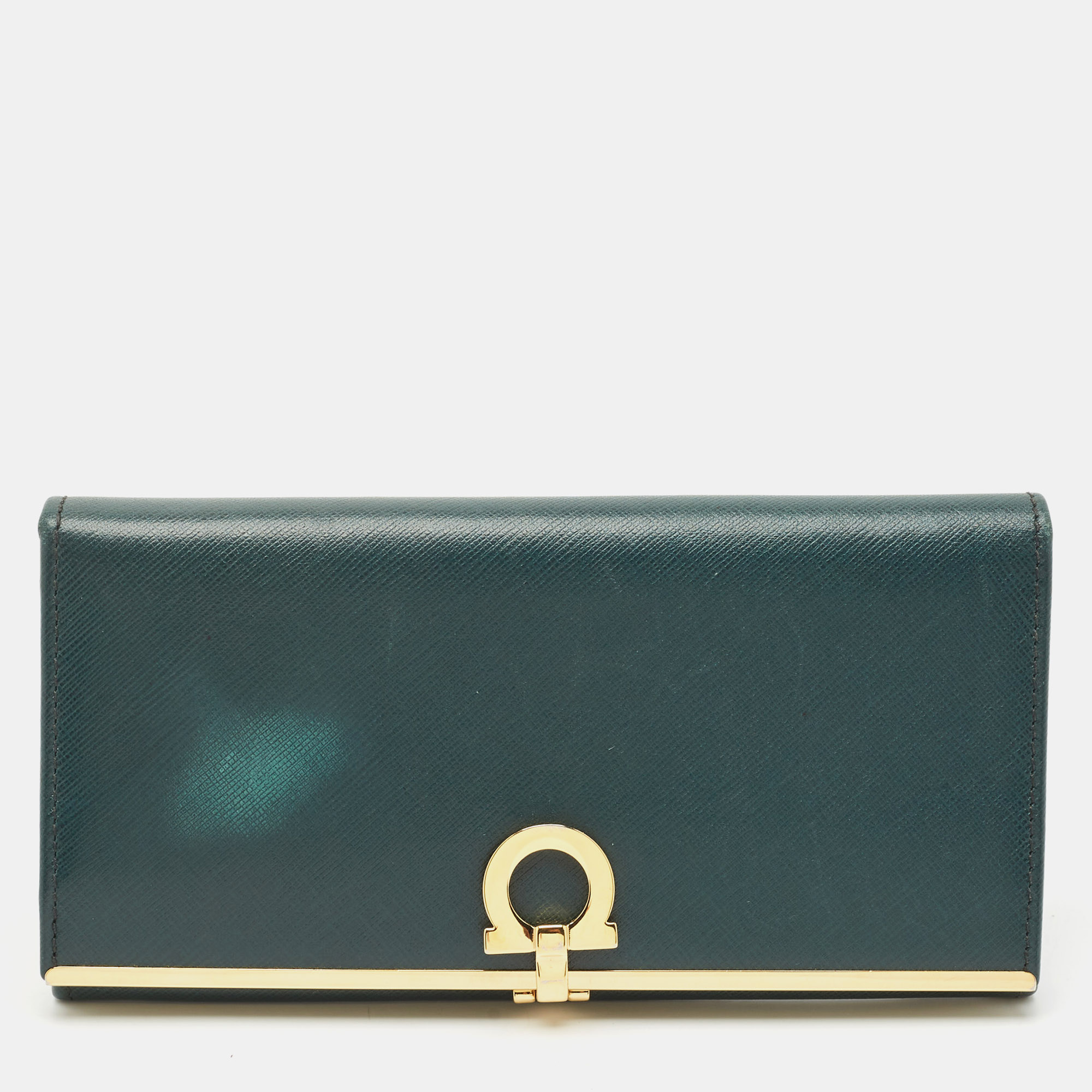 Salvatore Ferragamo Green Leather Gancio Clasp Continental Wallet
Salvatore Ferragamo Green Leather Gancio Clasp Continental Wallet