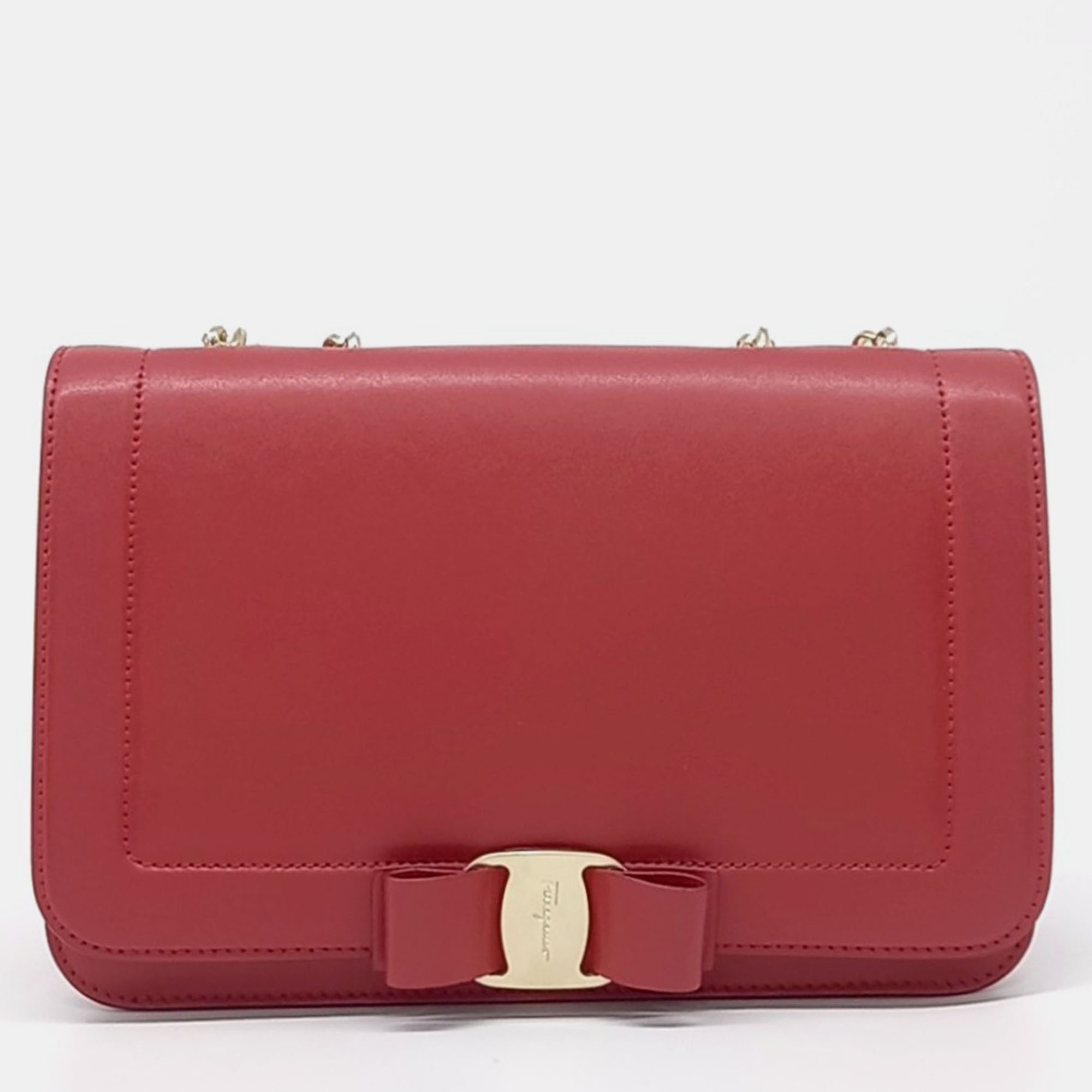 Salvatore Ferragamo Red Leather Vara shoulder bag
Salvatore Ferragamo Red Leather Vara shoulder bag