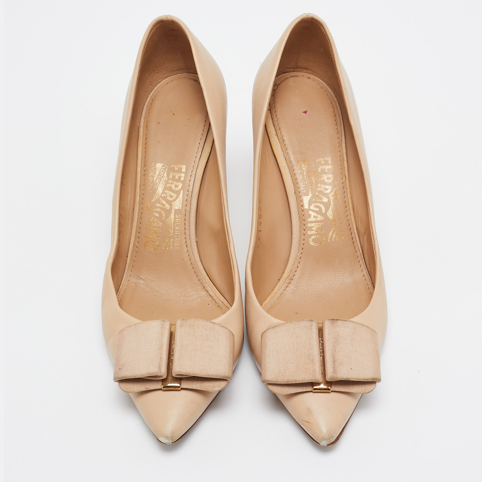 Salvatore Ferragamo Beige Leather Bow Pumps Size 36