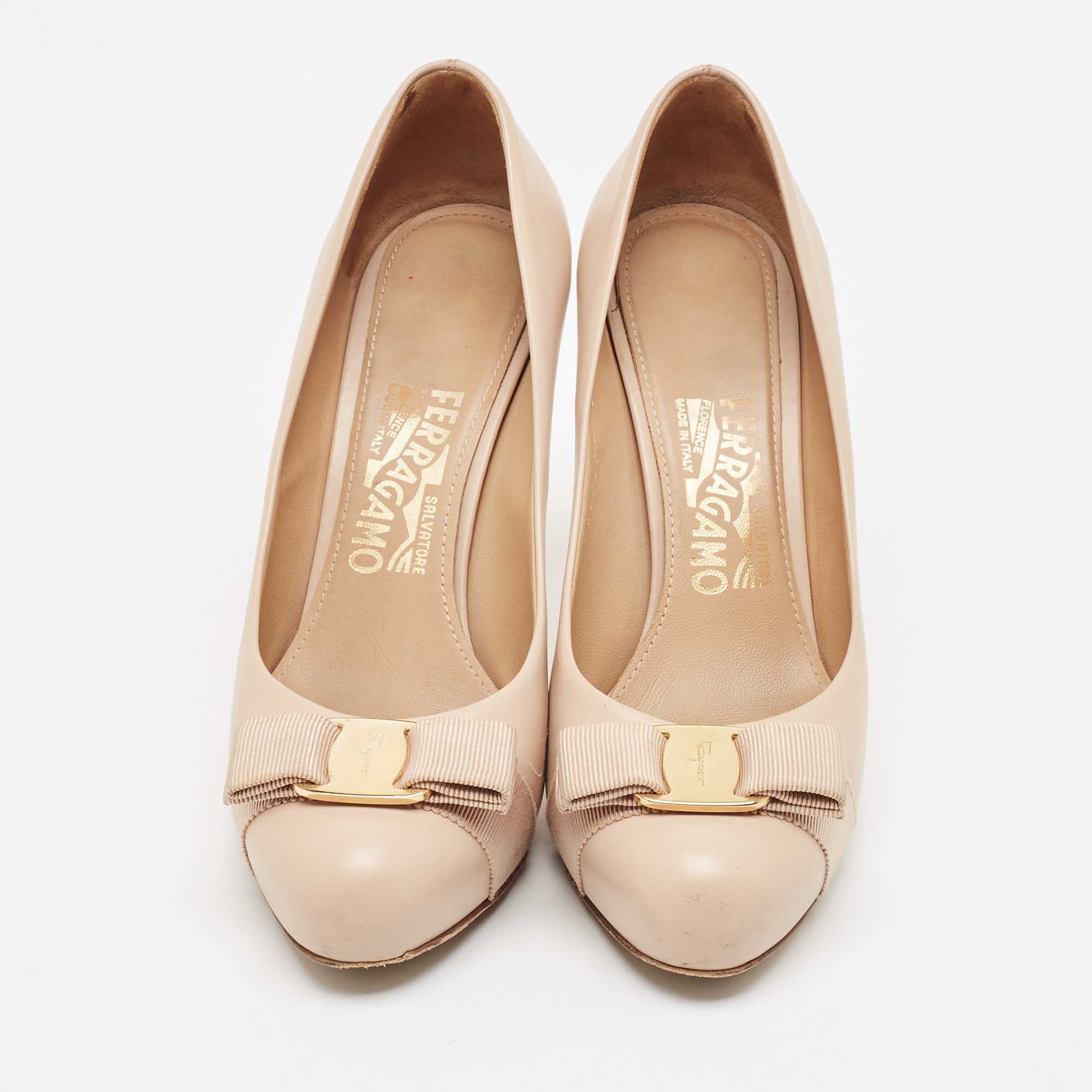 Salvatore Ferragamo Beige Leather Vara Bow Pumps Size 37.5