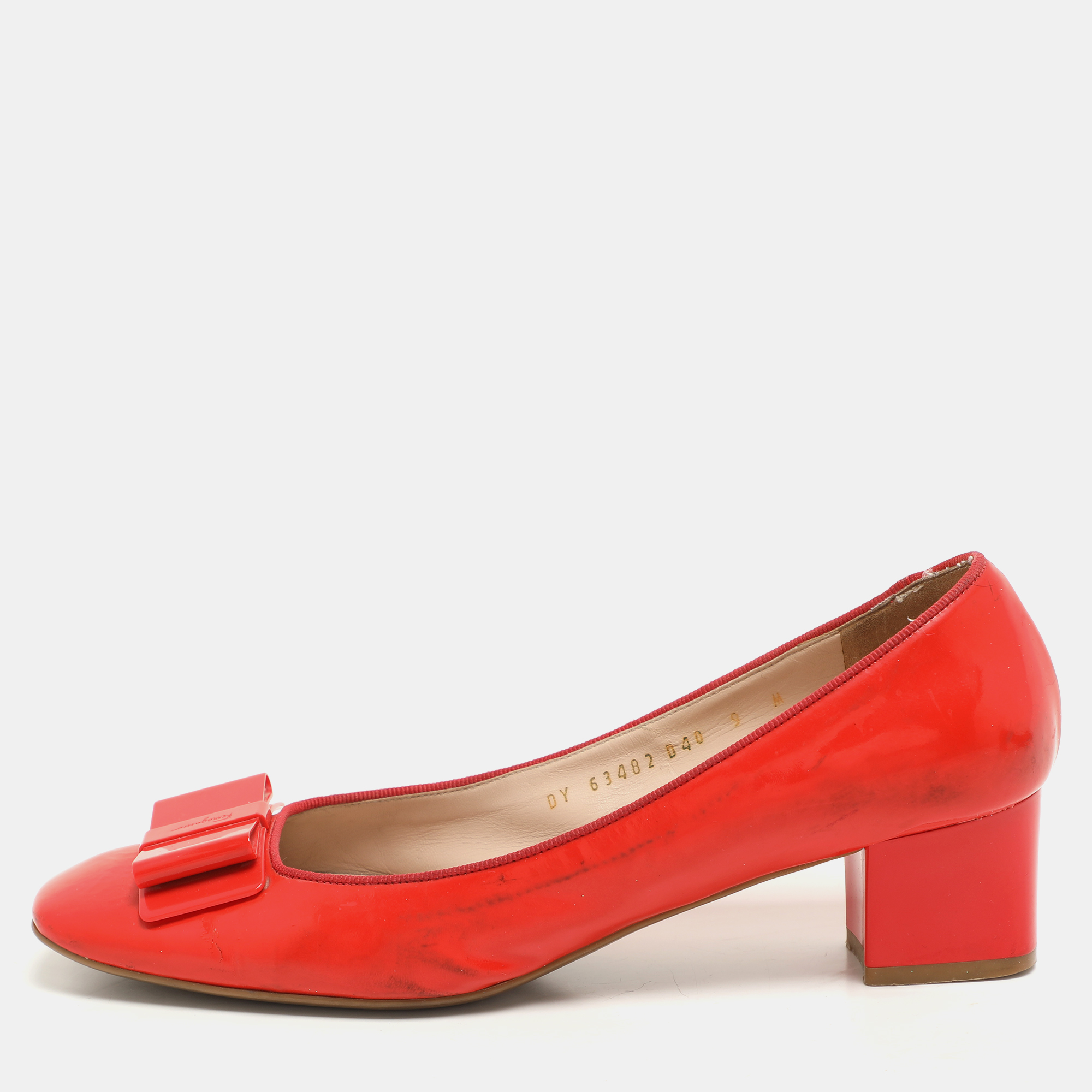Salvatore Ferragamo Red Patent Leather Elinda Block Heel Bow Pumps Size 39.5
Salvatore Ferragamo Red Patent Leather Elinda Block Heel Bow Pumps Size 39.5