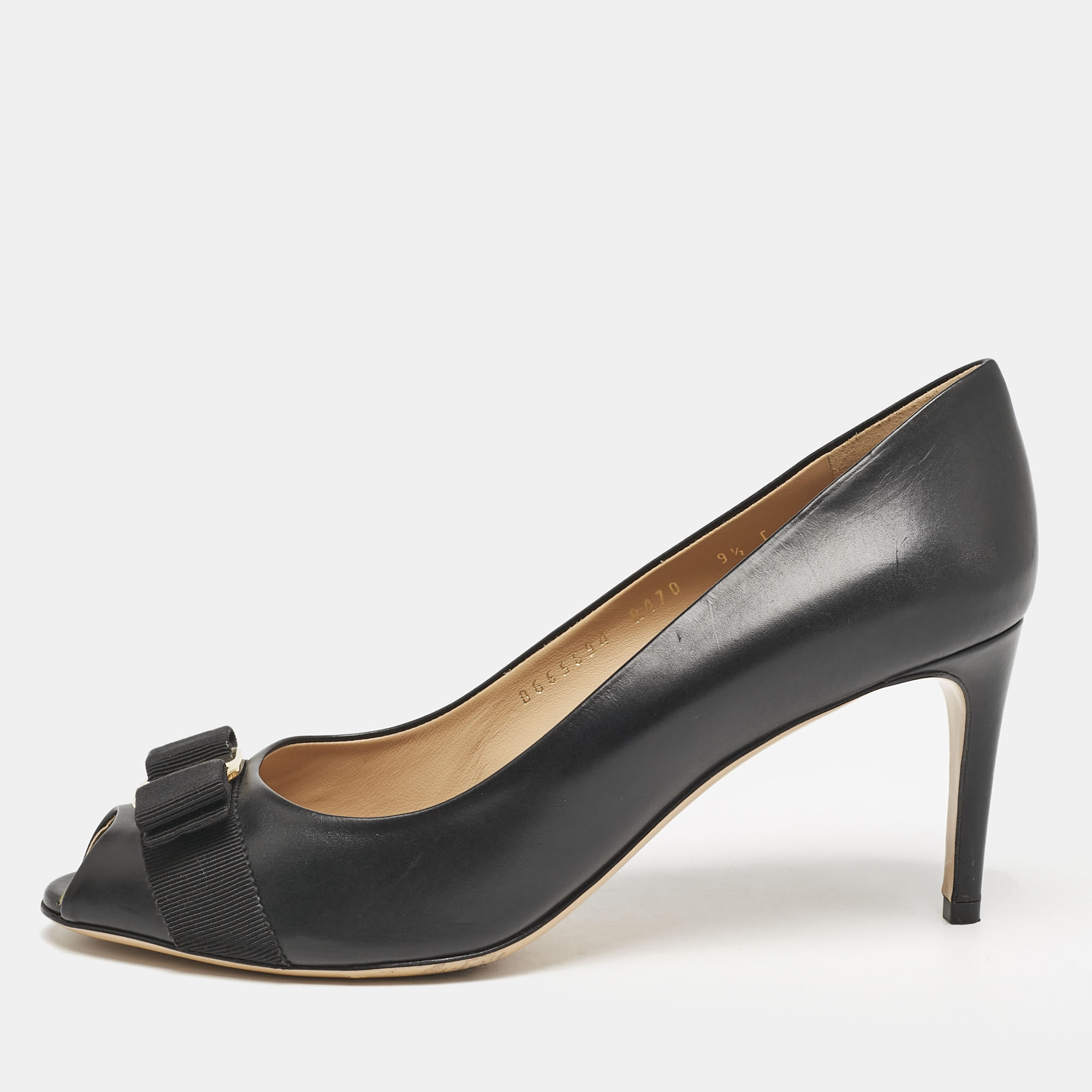 Salvatore Ferragamo Black Leather Pola Vara Bow Peep Toe Pumps Size 40
Salvatore Ferragamo Black Leather Pola Vara Bow Peep Toe Pumps Size 40