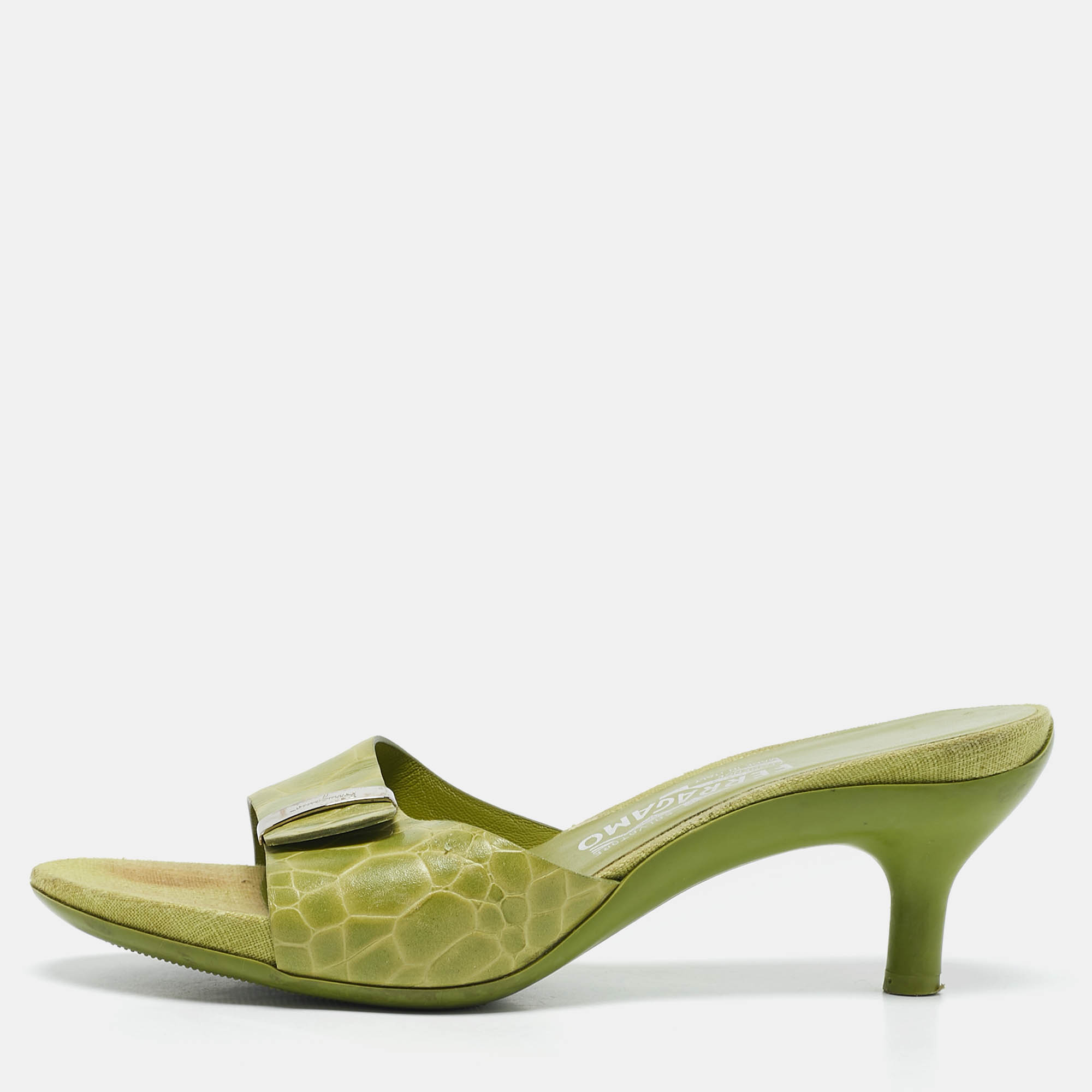 Salvatore Ferragamo Green Croc Embossed Leather Slide Sandals Size 38.5
Salvatore Ferragamo Green Croc Embossed Leather Slide Sandals Size 38.5