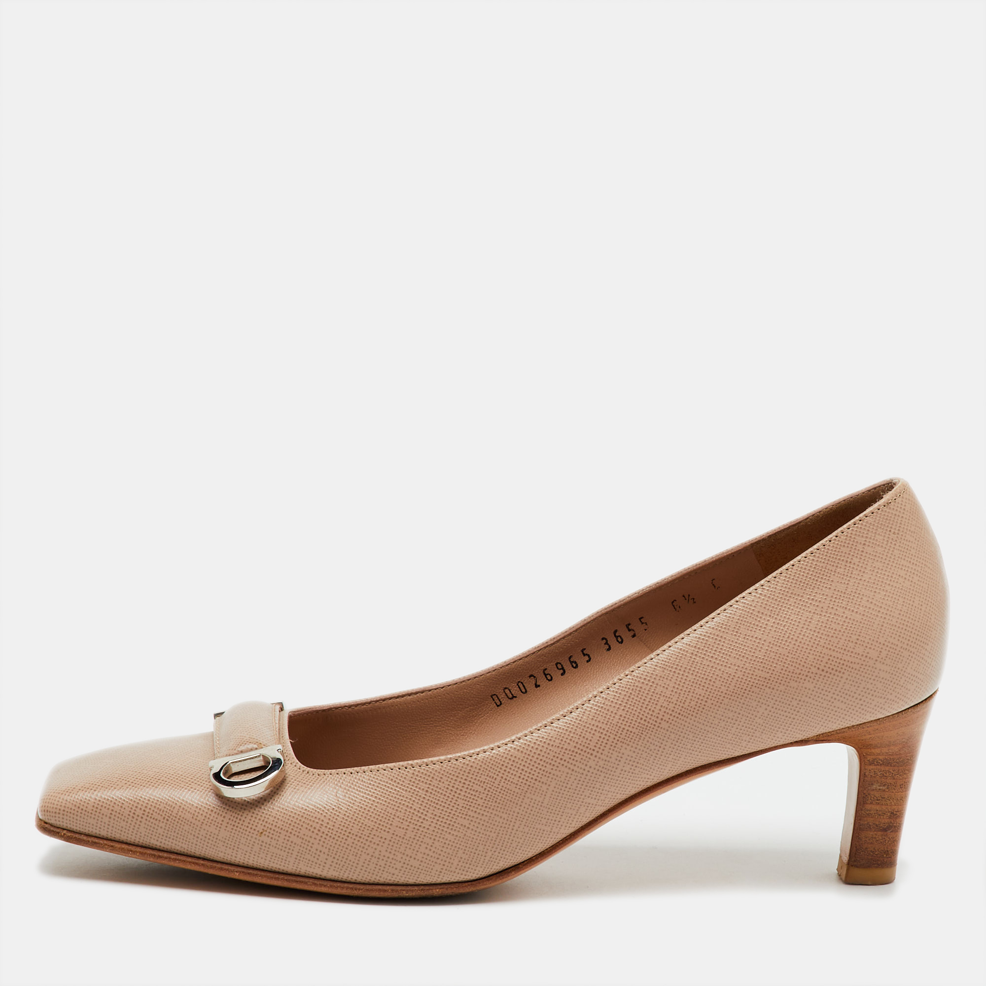 Salvatore Ferragamo Beige Leather Gancini Square Toe Pumps Size 37
Salvatore Ferragamo Beige Leather Gancini Square Toe Pumps Size 37