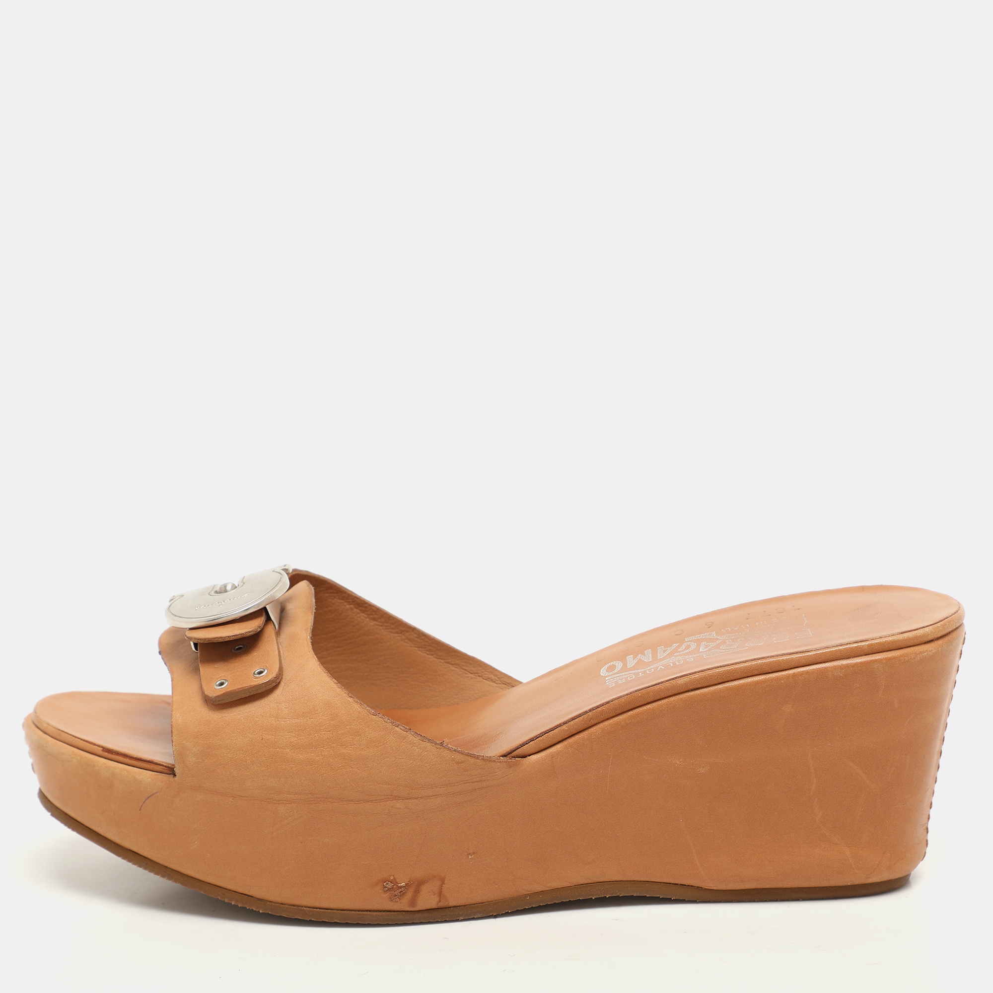 Salvatore Ferragamo Brown Leather Gancini Buckle Wedge Sandals Size 36.5
Salvatore Ferragamo Brown Leather Gancini Buckle Wedge Sandals Size 36.5