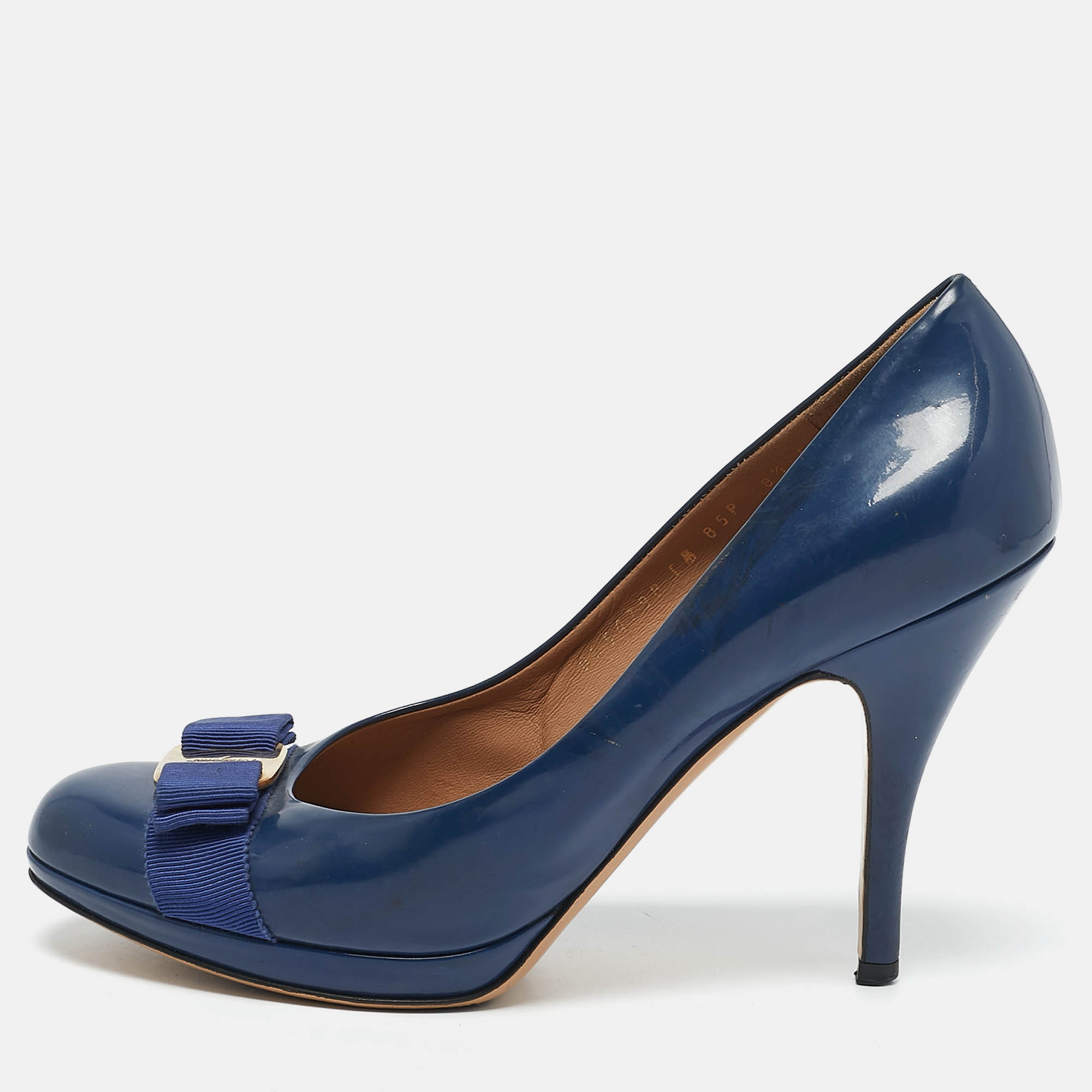 Salvatore Ferragamo Blue Patent Leather Vara Bow Pumps Size 39
Salvatore Ferragamo Blue Patent Leather Vara Bow Pumps Size 39