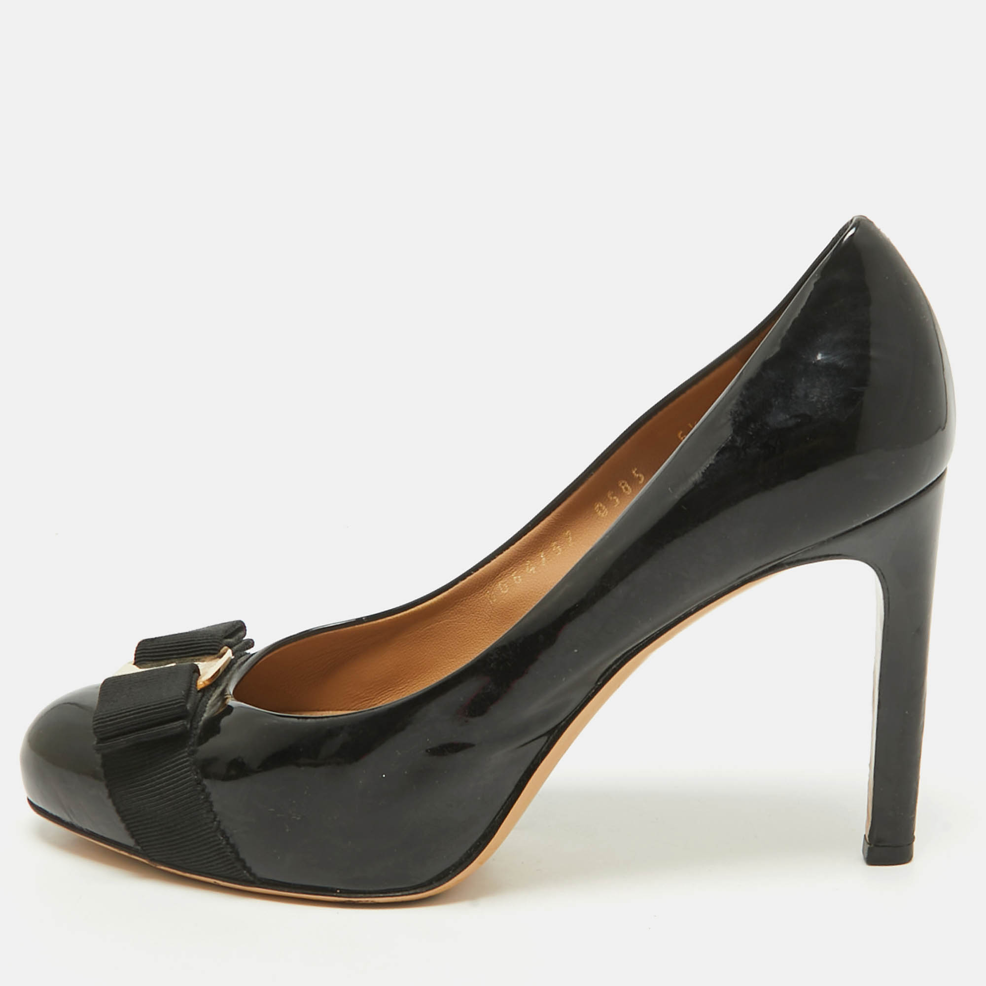 Salvatore Ferragamo Black Patent Leather Vara Bow Pumps Size 37
Salvatore Ferragamo Black Patent Leather Vara Bow Pumps Size 37