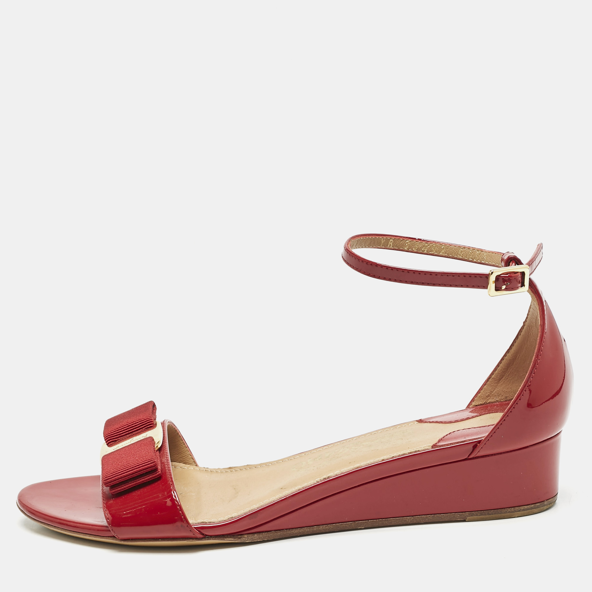 Salvatore Ferragamo Red Patent Leather Vara Bow Ankle Strap Sandals Size 36
Salvatore Ferragamo Red Patent Leather Vara Bow Ankle Strap Sandals Size 36