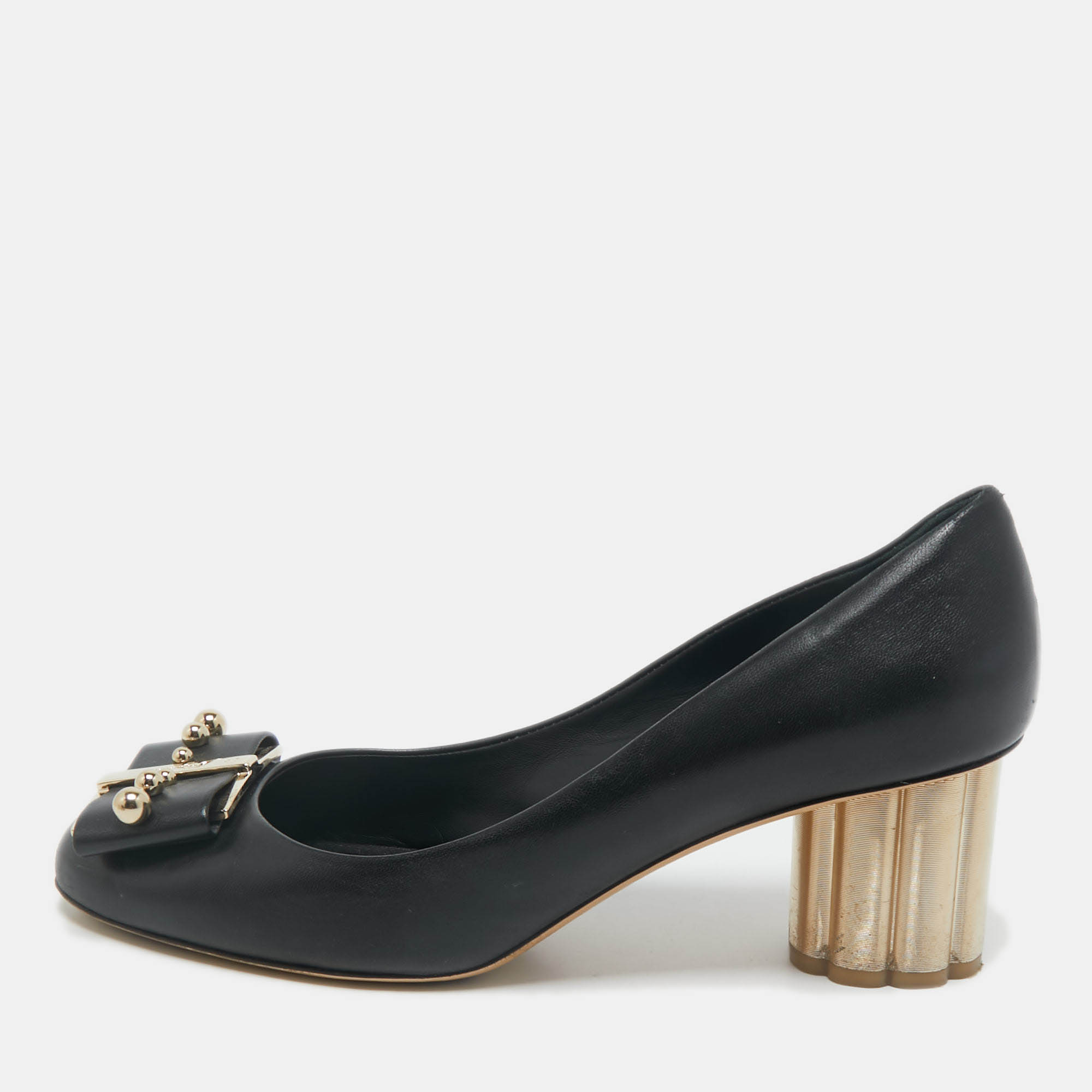 Salvatore Ferragamo Black Leather Vara Bow Studded Block Heel Pumps Size 40.5
Salvatore Ferragamo Black Leather Vara Bow Studded Block Heel Pumps Size 40.5