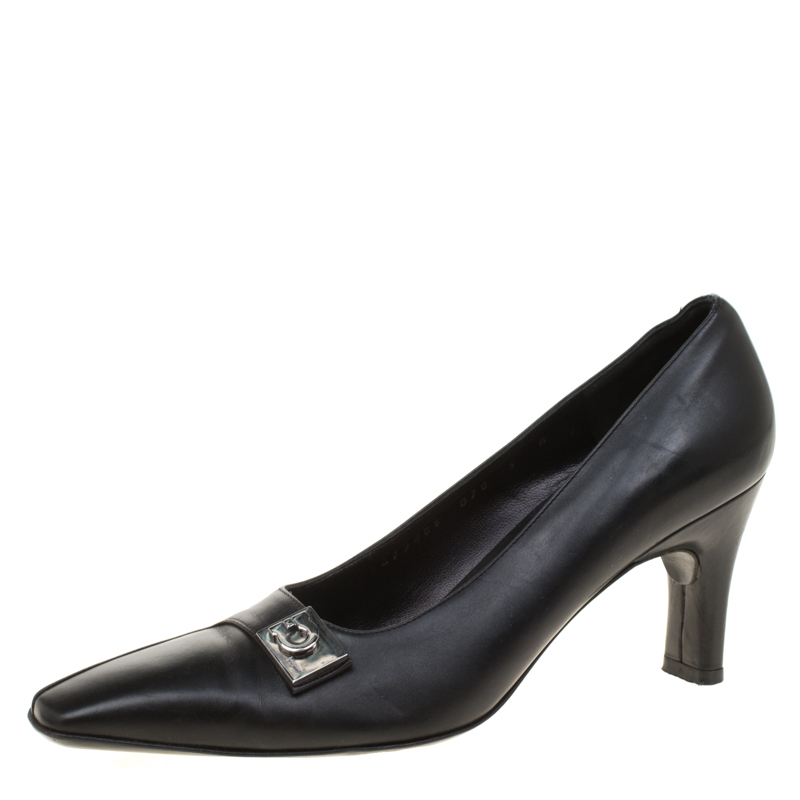 Salvatore ferragamo black leather buckle detail pumps size 35.5