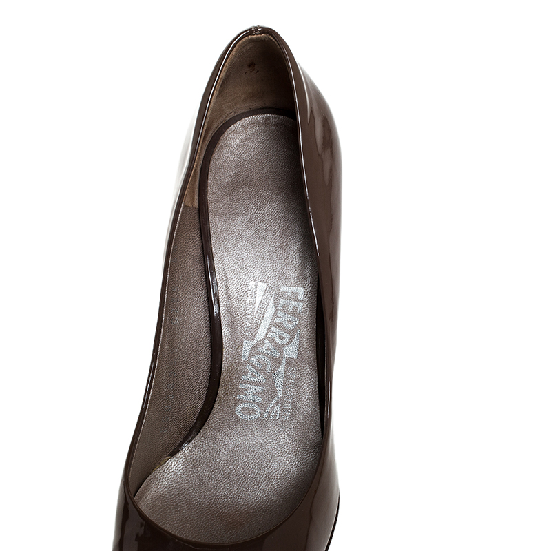 Salvatore Ferragamo Brown Patent Leather Wooden Heel Pumps Size 38.5