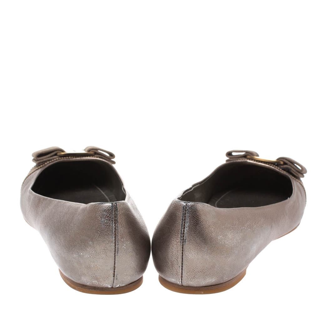 Salvatore Ferragamo Metallic Grey Leather Vara Bow Ballet Flats Size 38