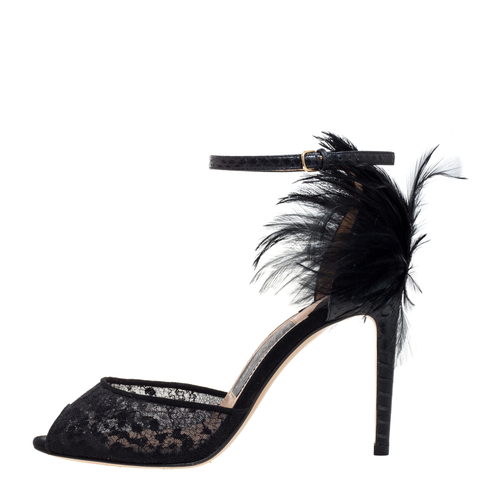 Salvatore Ferragamo Black Python/Lace and Feather Narleen Ankle Strap Sandals Size
Salvatore Ferragamo Black Python/Lace and Feather Narleen Ankle Strap Sandals Size