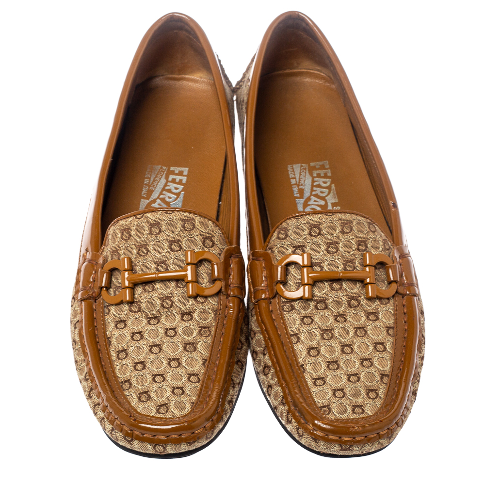 Salvatore Ferragamo Beige/Caramel Gancini Canvas And Patent Leather Loafers Size 37.5